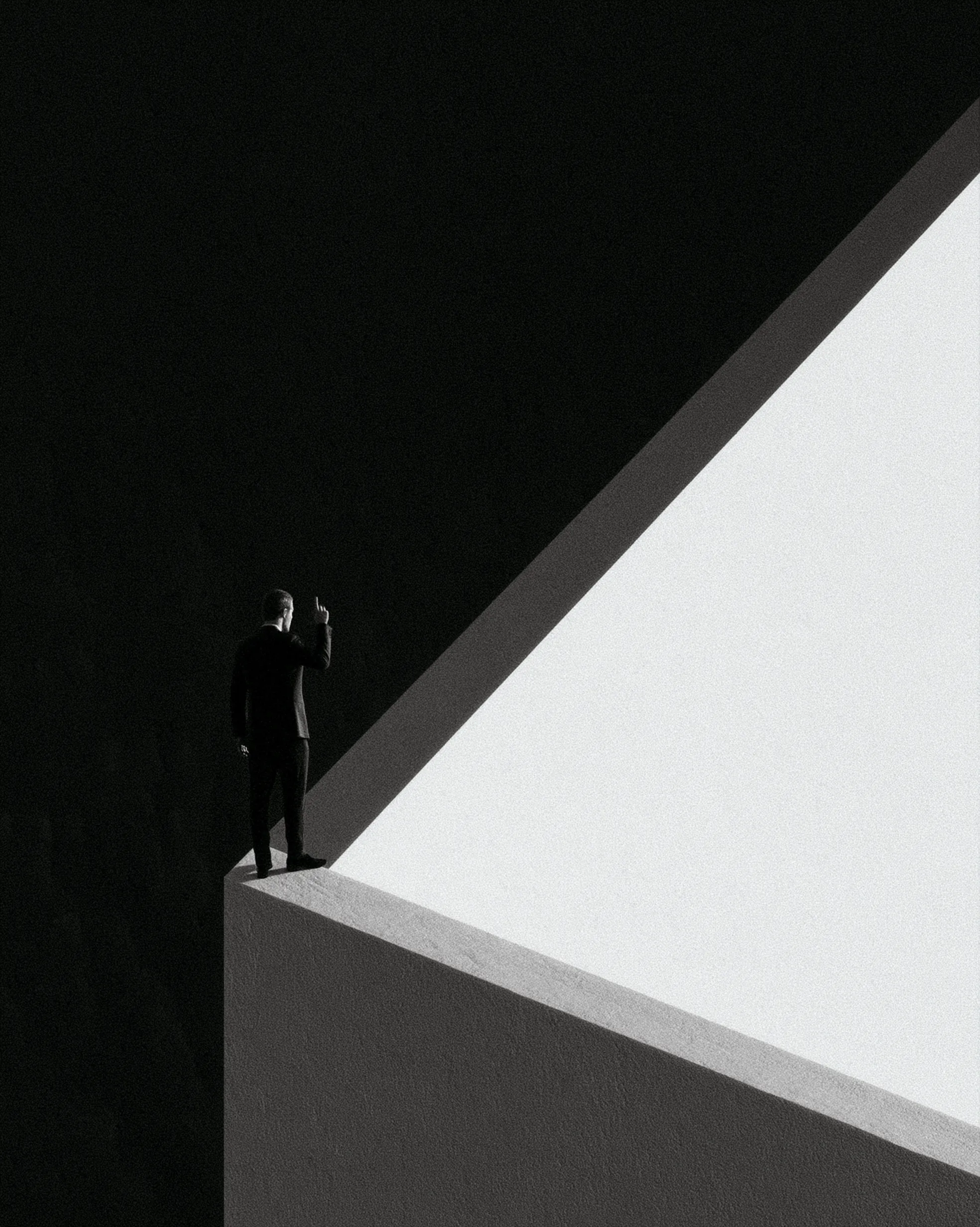 VERTIGO II design — a second fall through endless dark, the word VERTIGO behind it. JAUNE 1/1, sold out.